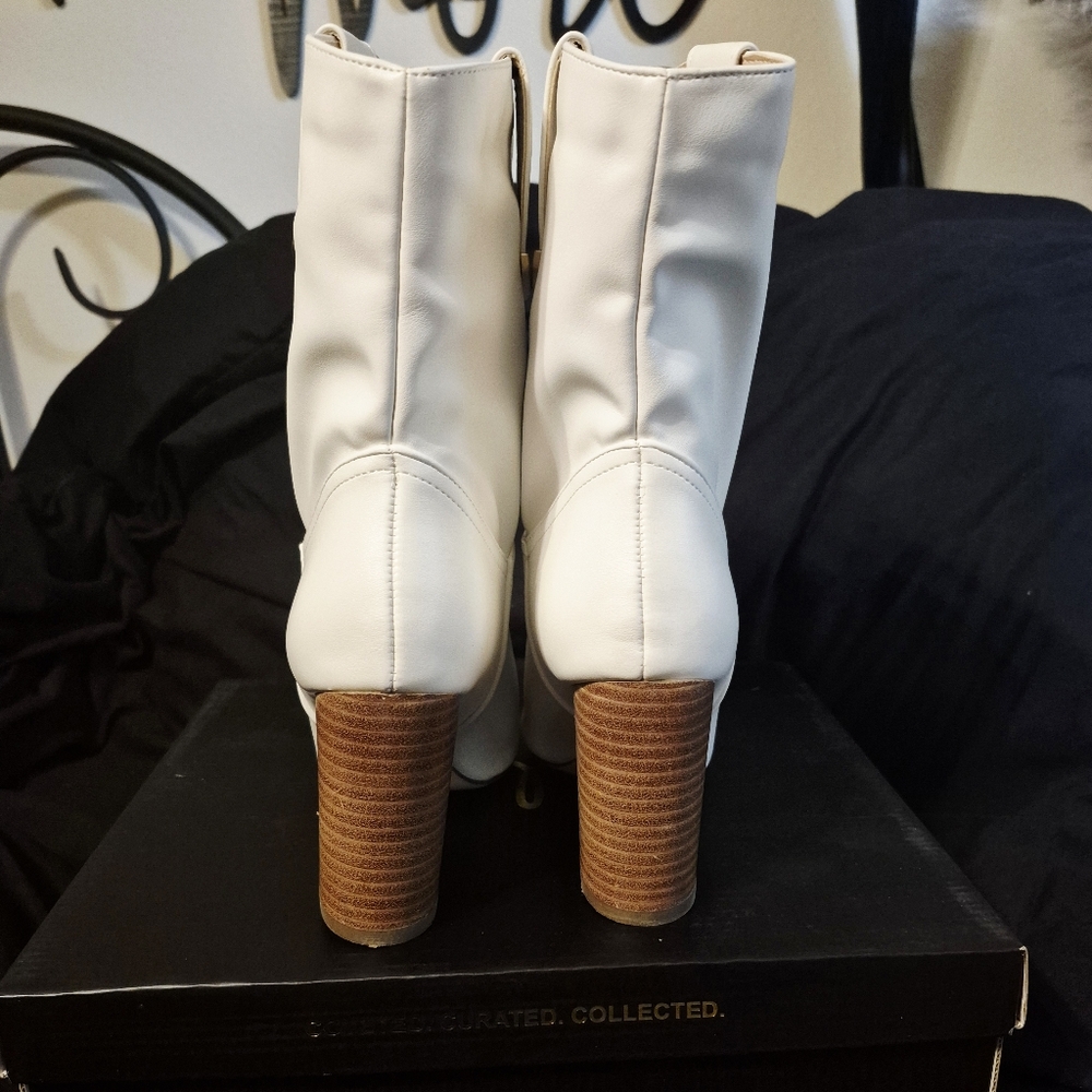 Lulu's White Heeled‎ Boots with Gold Accent - Picture 2 of 3
